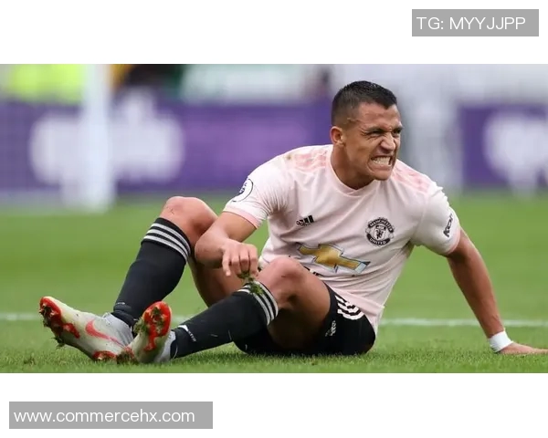 桑切斯代表曼联出场首秀：球迷热烈欢迎